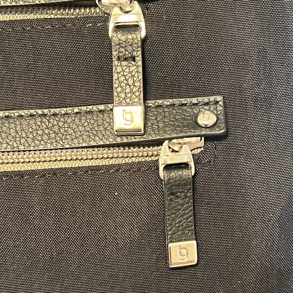 Baggallini Black Crossbody Bag - Picture 4 of 9